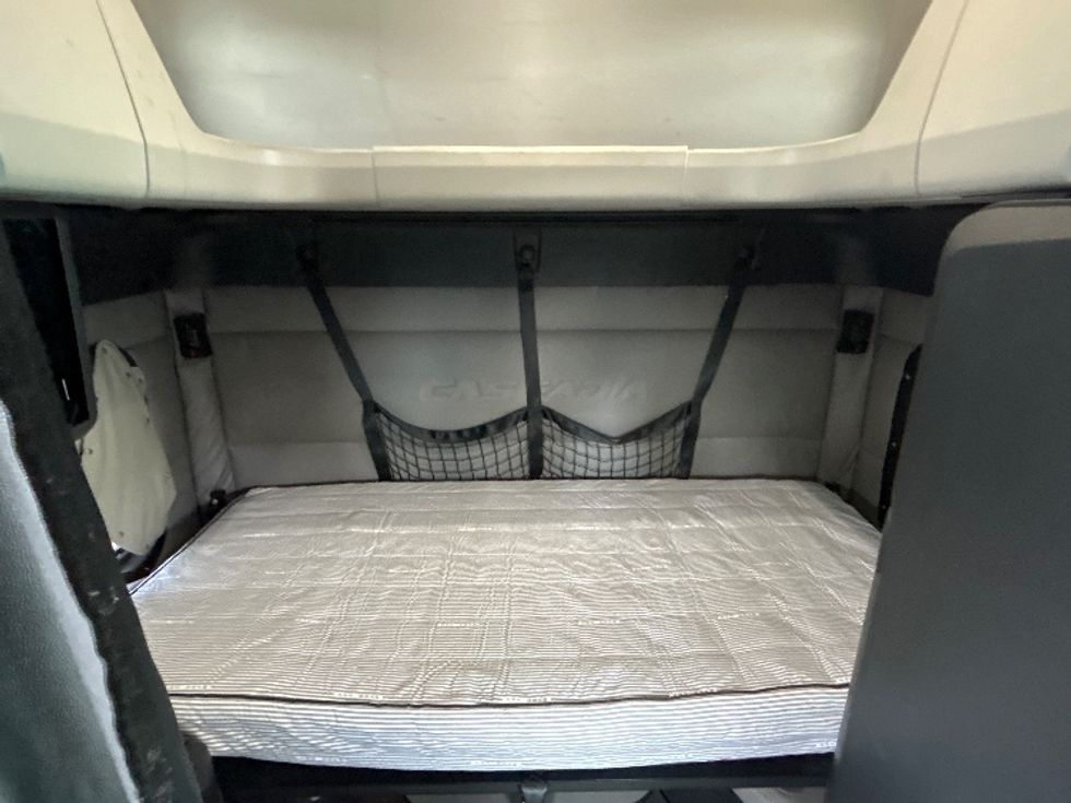 Sleeper Tractor-Heavy Duty Tractors-Freightliner-2019-T12664ST-Charlotte-NC-691,150\n\t\tmiles-$ 48,000 - Image 16