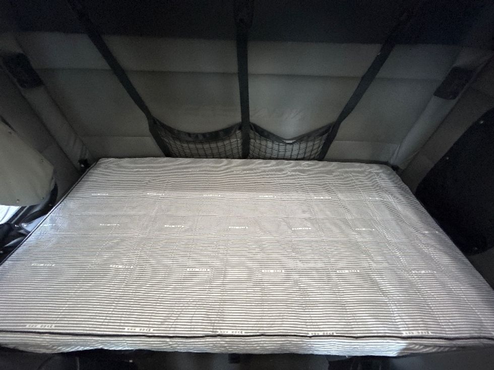 Sleeper Tractor-Heavy Duty Tractors-Freightliner-2019-T12664ST-Charlotte-NC-691,150\n\t\tmiles-$ 48,000 - Image 17