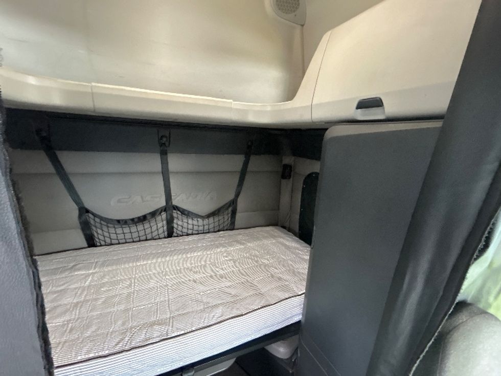 Sleeper Tractor-Heavy Duty Tractors-Freightliner-2019-T12664ST-Charlotte-NC-691,150\n\t\tmiles-$ 48,000 - Image 18