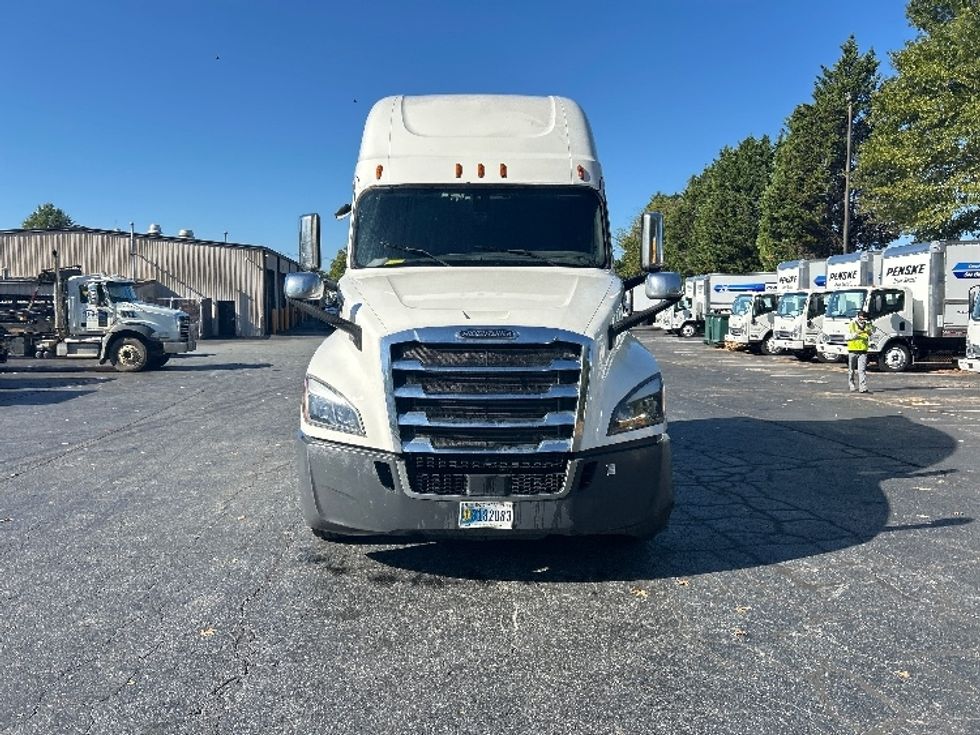 Sleeper Tractor-Heavy Duty Tractors-Freightliner-2019-T12664ST-Charlotte-NC-691,150\n\t\tmiles-$ 48,000 - Image 2