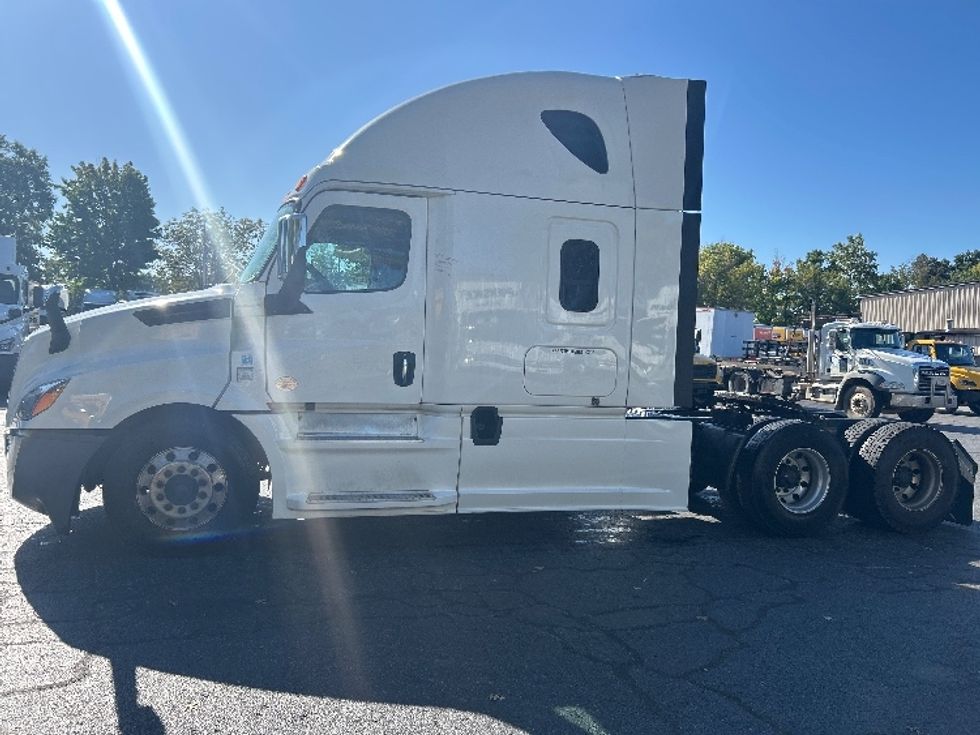 Sleeper Tractor-Heavy Duty Tractors-Freightliner-2019-T12664ST-Charlotte-NC-691,150\n\t\tmiles-$ 48,000 - Image 4