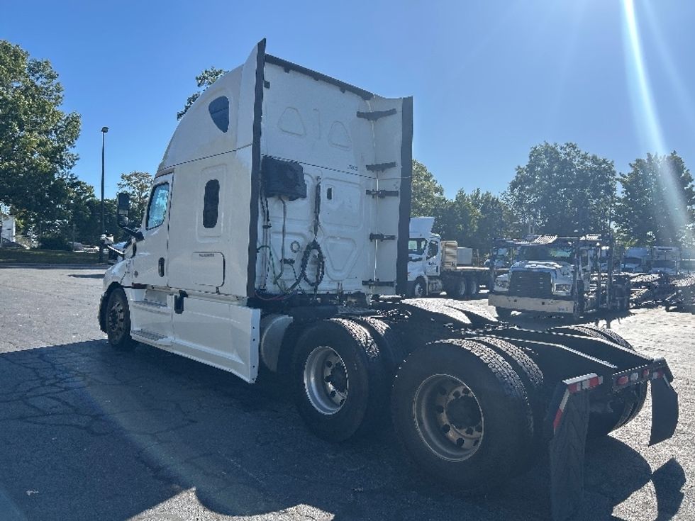 Sleeper Tractor-Heavy Duty Tractors-Freightliner-2019-T12664ST-Charlotte-NC-691,150\n\t\tmiles-$ 48,000 - Image 5