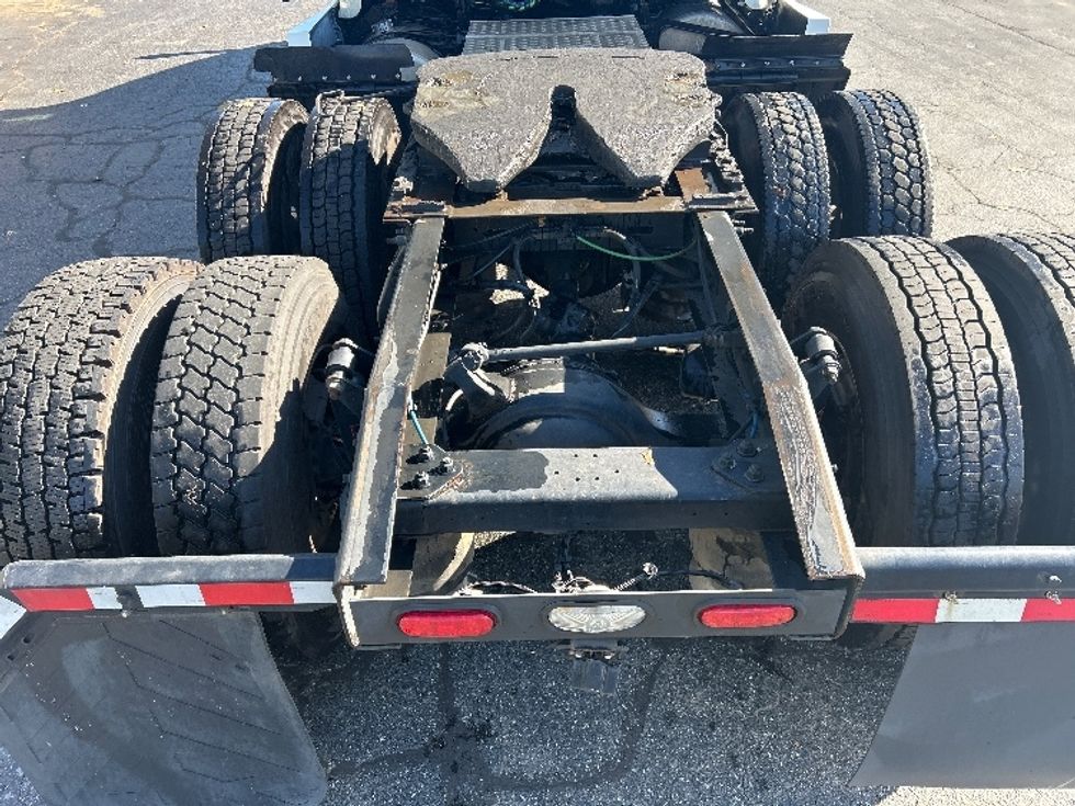 Sleeper Tractor-Heavy Duty Tractors-Freightliner-2019-T12664ST-Charlotte-NC-691,150\n\t\tmiles-$ 48,000 - Image 6