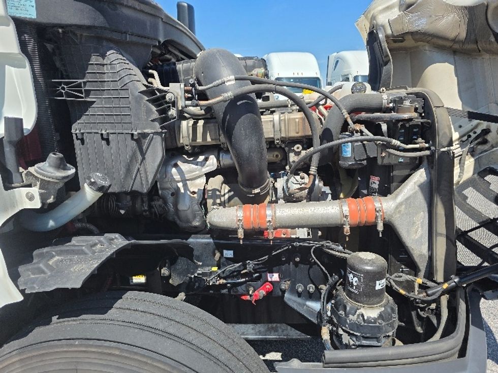 Sleeper Tractor-Heavy Duty Tractors-Freightliner-2019-T12664ST-Chester-VA-581,390\n\t\tmiles-$ 53,000 - Image 20