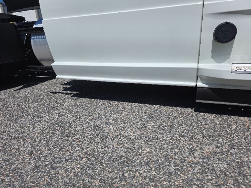 Sleeper Tractor-Heavy Duty Tractors-Freightliner-2019-T12664ST-Chester-VA-581,390\n\t\tmiles-$ 53,000 - Image 24