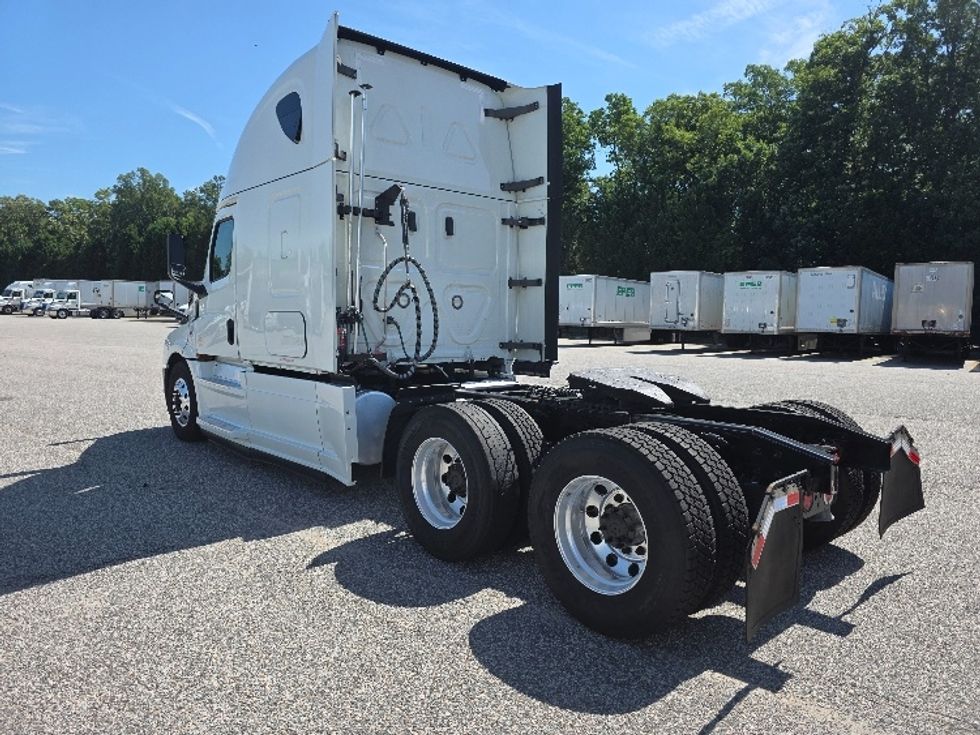 Sleeper Tractor-Heavy Duty Tractors-Freightliner-2019-T12664ST-Chester-VA-581,390\n\t\tmiles-$ 53,000 - Image 5