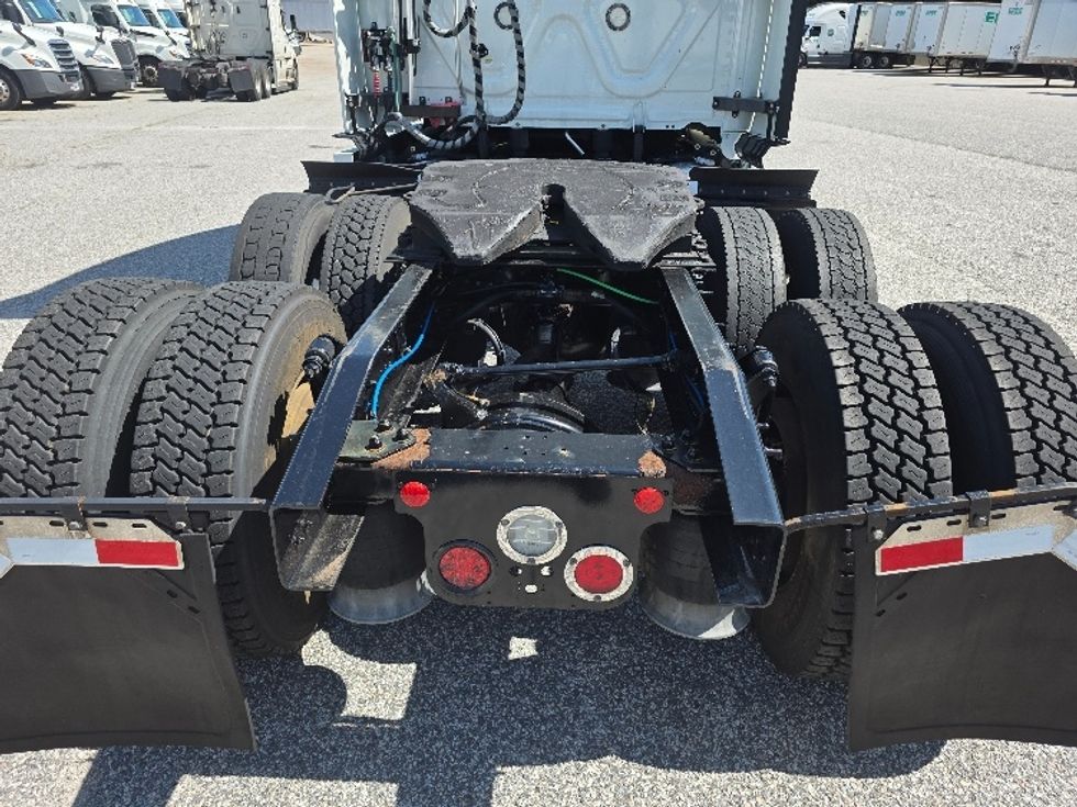 Sleeper Tractor-Heavy Duty Tractors-Freightliner-2019-T12664ST-Chester-VA-581,390\n\t\tmiles-$ 53,000 - Image 6