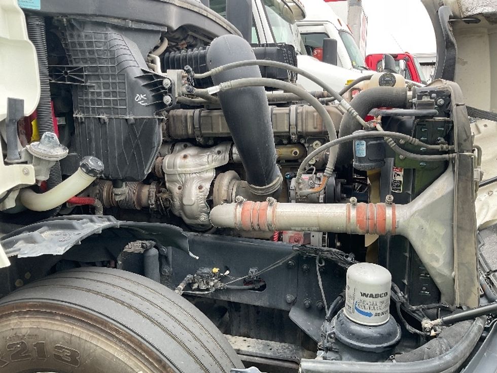Sleeper Tractor-Heavy Duty Tractors-Freightliner-2019-T12664ST-Chino-CA-463,914\n\t\tmiles-$ 67,000 - Image 20