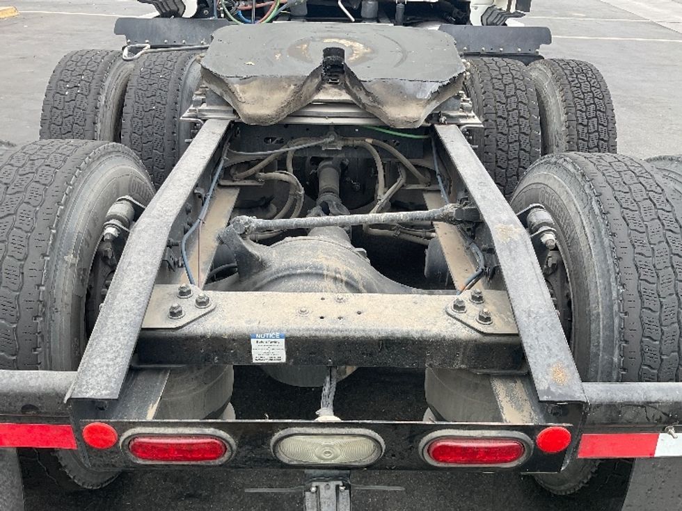 Sleeper Tractor-Heavy Duty Tractors-Freightliner-2019-T12664ST-Chino-CA-463,914\n\t\tmiles-$ 67,000 - Image 6