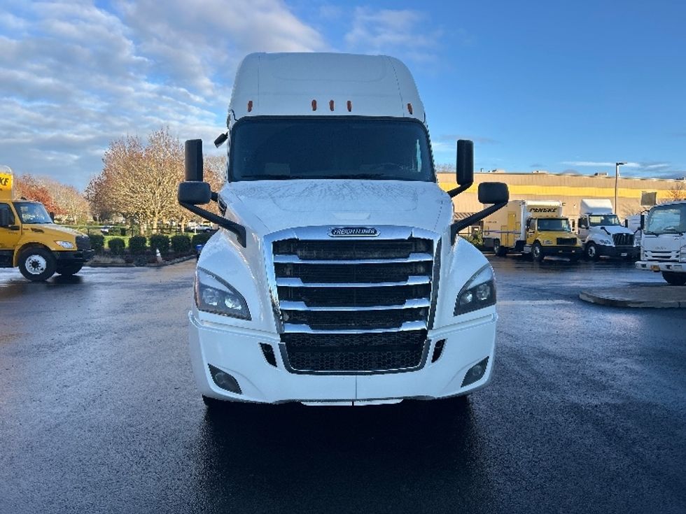 Sleeper Tractor-Heavy Duty Tractors-Freightliner-2019-T12664ST-Clackamas-OR-434,400\n\t\tmiles-$ 63,250 - Image 2