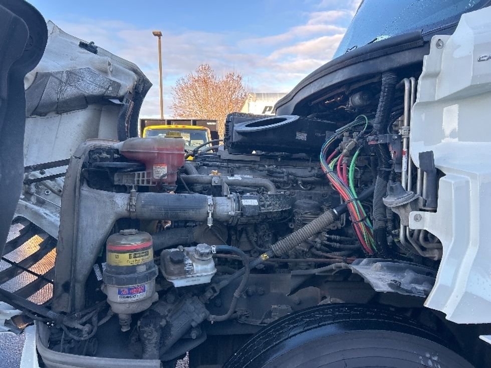 Sleeper Tractor-Heavy Duty Tractors-Freightliner-2019-T12664ST-Clackamas-OR-434,400\n\t\tmiles-$ 63,250 - Image 20