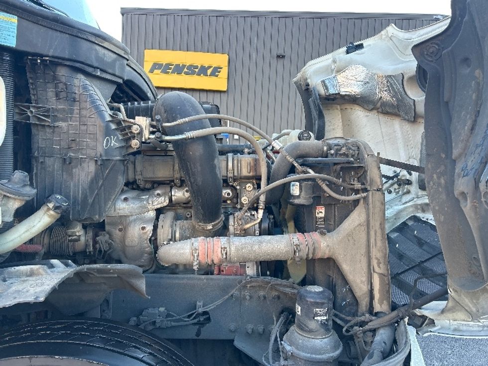 Sleeper Tractor-Heavy Duty Tractors-Freightliner-2019-T12664ST-Clackamas-OR-434,400\n\t\tmiles-$ 63,250 - Image 21