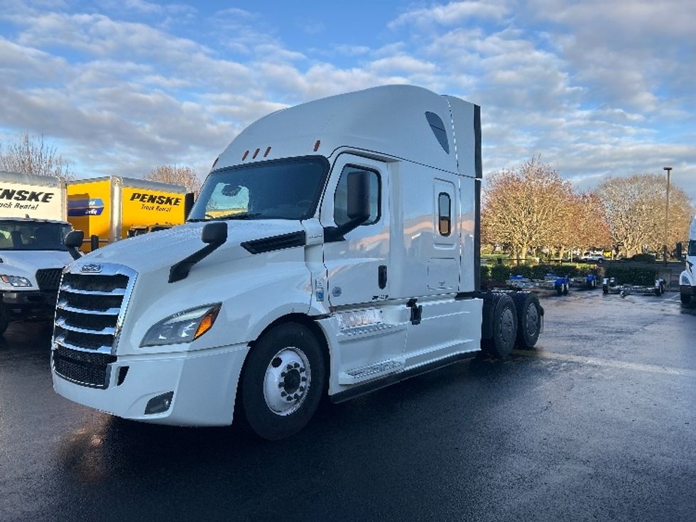 Sleeper Tractor-Heavy Duty Tractors-Freightliner-2019-T12664ST-Clackamas-OR-434,400\n\t\tmiles-$ 63,250 - Image 3