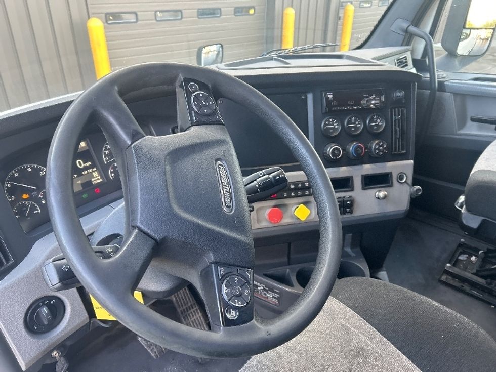 Sleeper Tractor-Heavy Duty Tractors-Freightliner-2019-T12664ST-Clackamas-OR-437,187\n\t\tmiles-$ 63,250 - Image 10