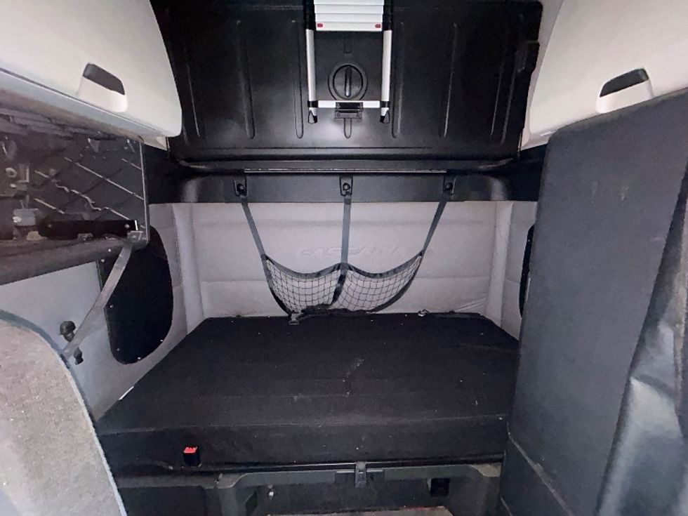 Sleeper Tractor-Heavy Duty Tractors-Freightliner-2019-T12664ST-Clackamas-OR-437,187\n\t\tmiles-$ 63,250 - Image 16