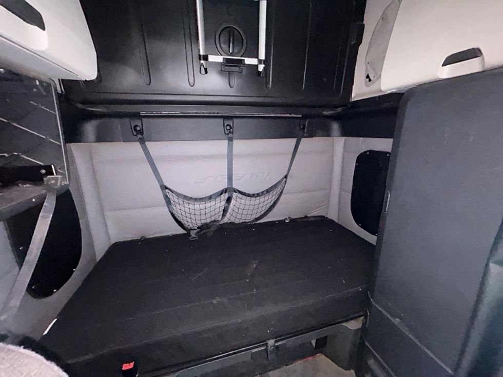 Sleeper Tractor-Heavy Duty Tractors-Freightliner-2019-T12664ST-Clackamas-OR-437,187\n\t\tmiles-$ 63,250 - Image 17