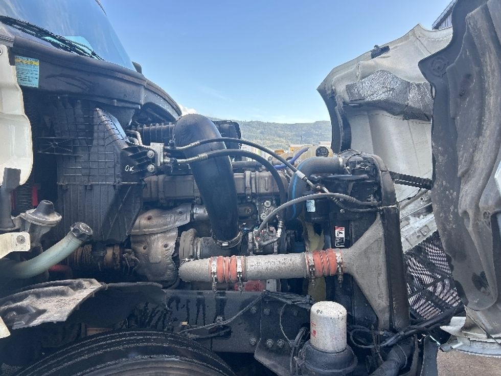 Sleeper Tractor-Heavy Duty Tractors-Freightliner-2019-T12664ST-Clackamas-OR-437,187\n\t\tmiles-$ 63,250 - Image 20