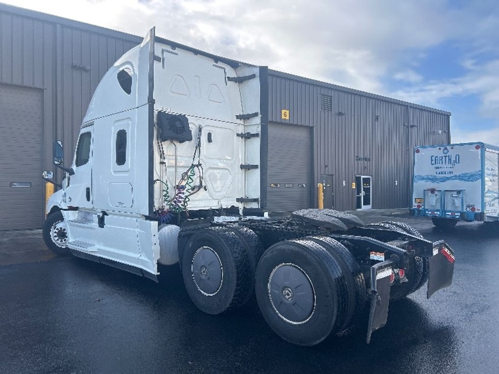 Sleeper Tractor-Heavy Duty Tractors-Freightliner-2019-T12664ST-Clackamas-OR-437,187\n\t\tmiles-$ 63,250 - Image 5