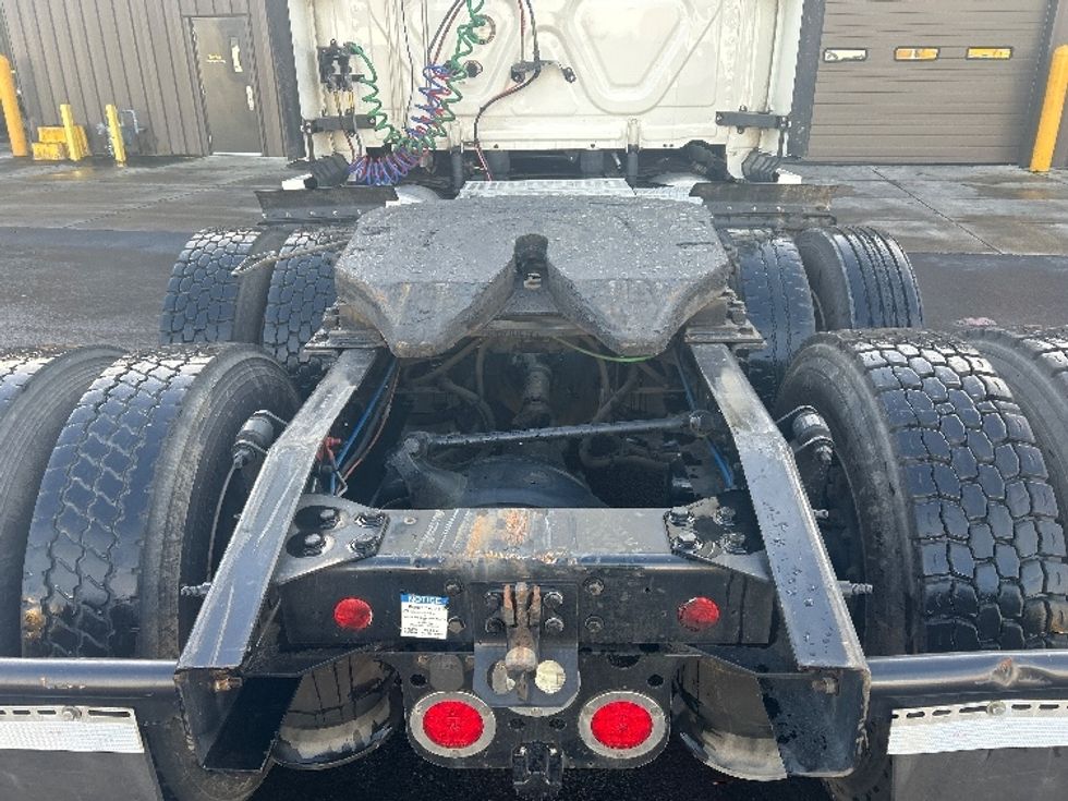 Sleeper Tractor-Heavy Duty Tractors-Freightliner-2019-T12664ST-Clackamas-OR-437,187\n\t\tmiles-$ 63,250 - Image 6