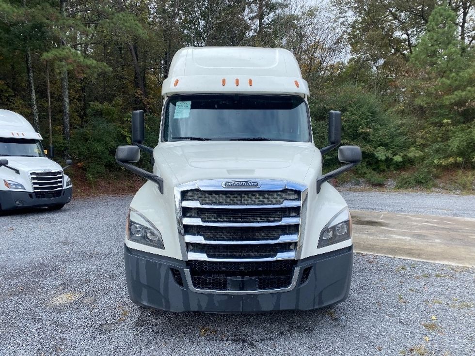 Sleeper Tractor-Heavy Duty Tractors-Freightliner-2019-T12664ST-Cleveland-TN-322,419\n\t\tmiles-$ 71,000 - Image 2