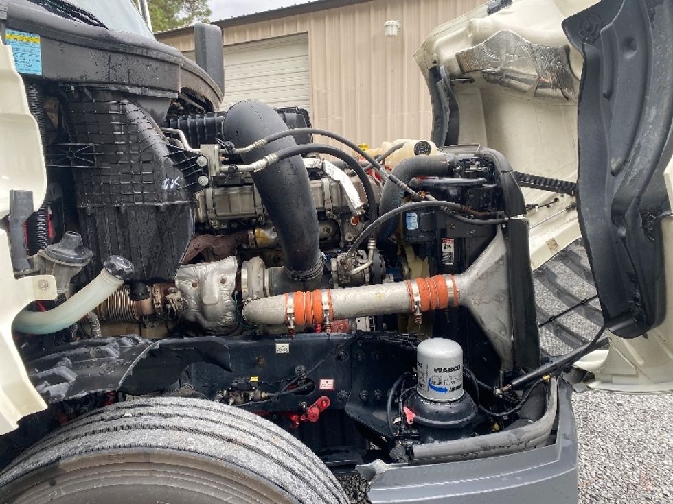 Sleeper Tractor-Heavy Duty Tractors-Freightliner-2019-T12664ST-Cleveland-TN-322,419\n\t\tmiles-$ 71,000 - Image 20