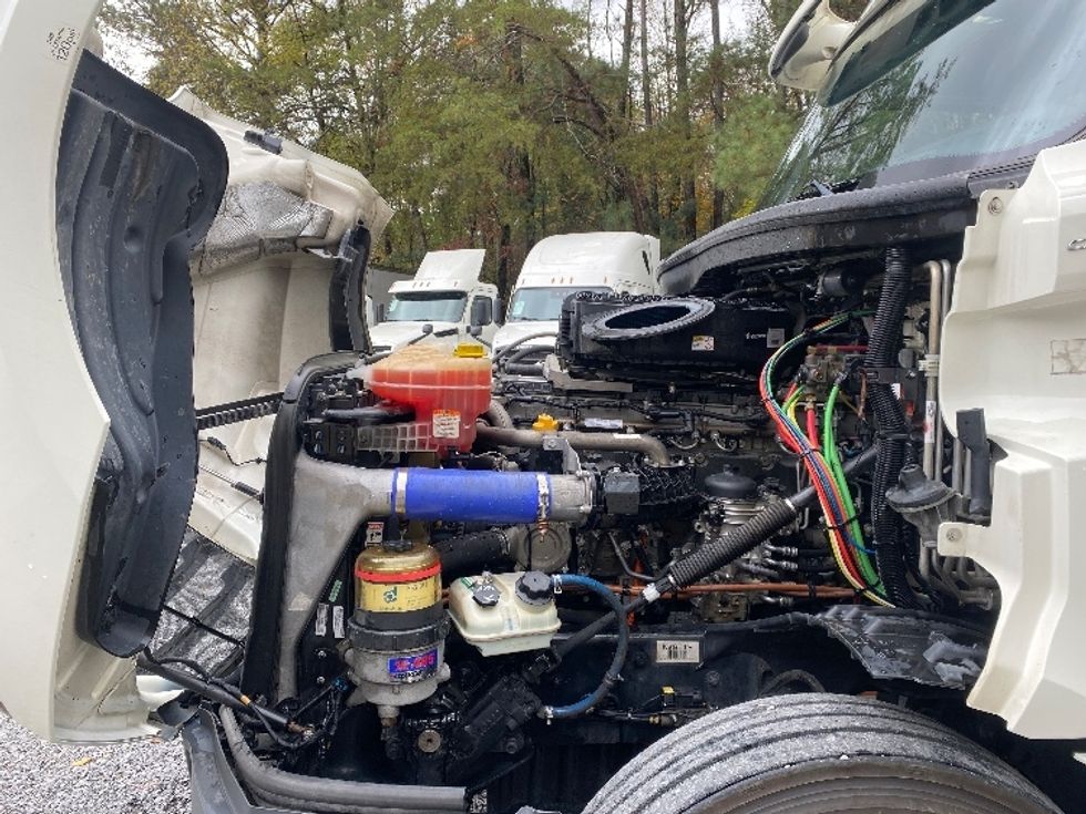 Sleeper Tractor-Heavy Duty Tractors-Freightliner-2019-T12664ST-Cleveland-TN-322,419\n\t\tmiles-$ 71,000 - Image 21