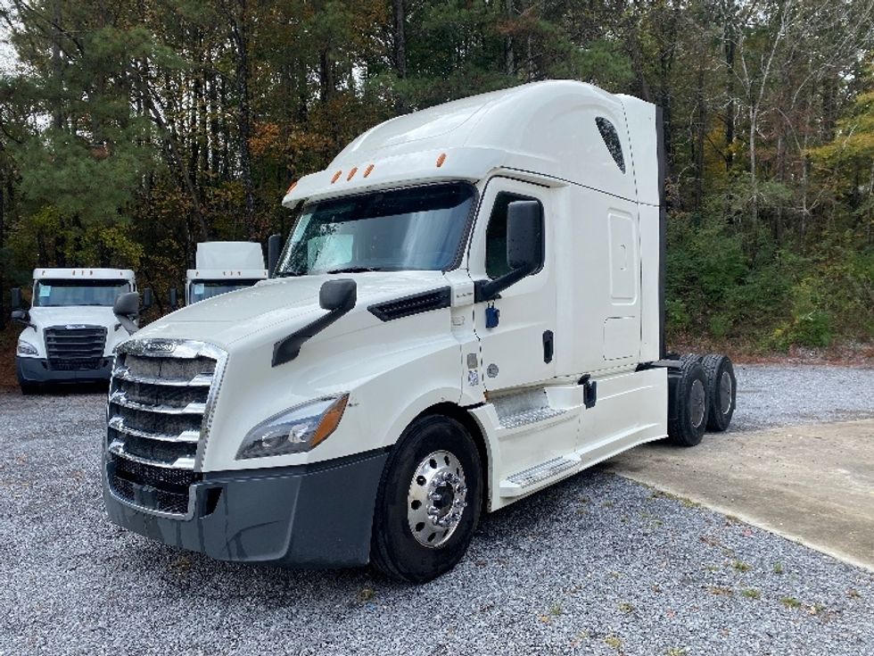 Sleeper Tractor-Heavy Duty Tractors-Freightliner-2019-T12664ST-Cleveland-TN-322,419\n\t\tmiles-$ 71,000 - Image 3