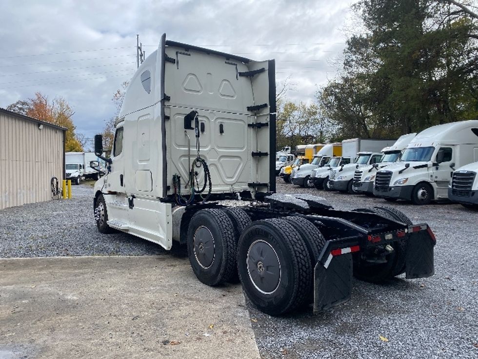 Sleeper Tractor-Heavy Duty Tractors-Freightliner-2019-T12664ST-Cleveland-TN-322,419\n\t\tmiles-$ 71,000 - Image 5