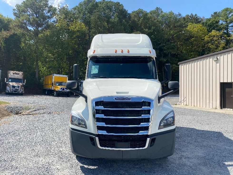 Sleeper Tractor-Heavy Duty Tractors-Freightliner-2019-T12664ST-Cleveland-TN-674,136\n\t\tmiles-$ 48,250 - Image 2