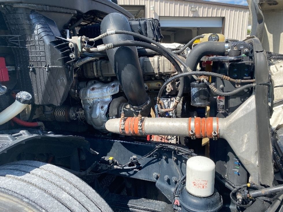 Sleeper Tractor-Heavy Duty Tractors-Freightliner-2019-T12664ST-Cleveland-TN-674,136\n\t\tmiles-$ 48,250 - Image 20