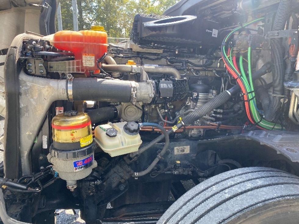 Sleeper Tractor-Heavy Duty Tractors-Freightliner-2019-T12664ST-Cleveland-TN-674,136\n\t\tmiles-$ 48,250 - Image 21