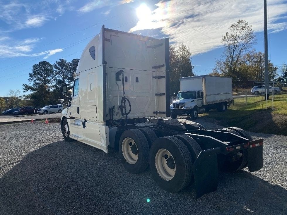 Sleeper Tractor-Heavy Duty Tractors-Freightliner-2019-T12664ST-Cleveland-TN-674,136\n\t\tmiles-$ 48,250 - Image 5
