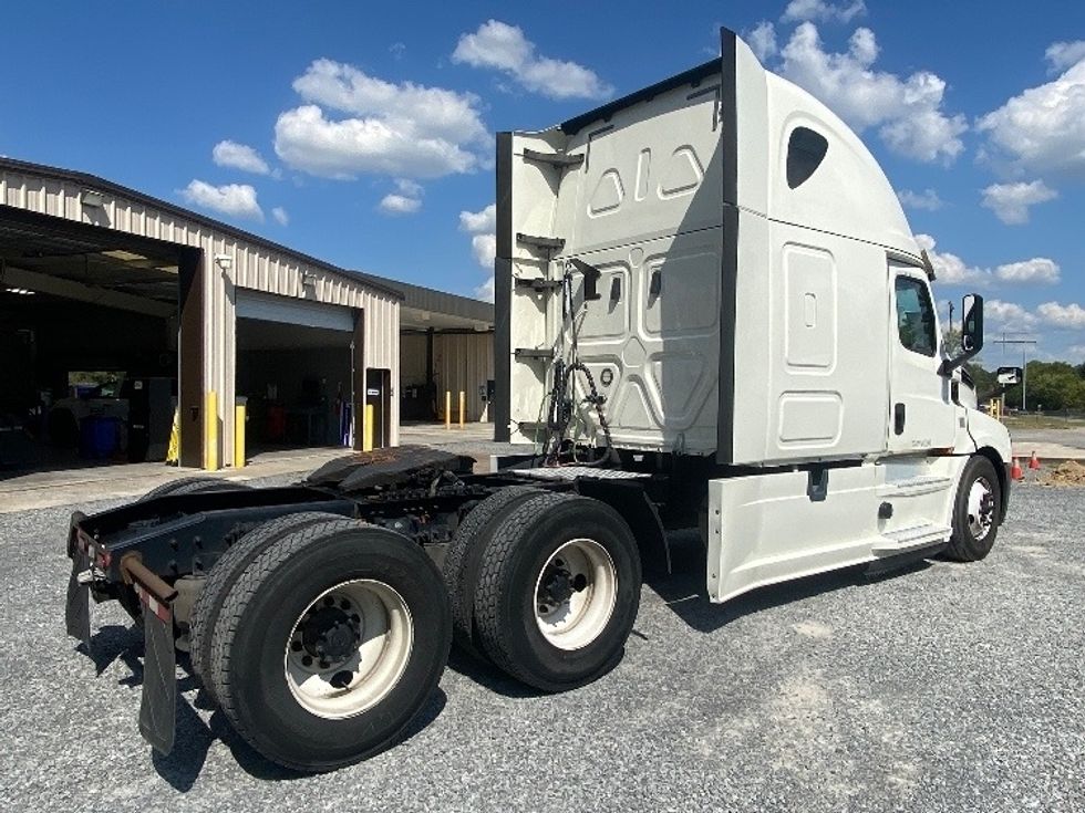Sleeper Tractor-Heavy Duty Tractors-Freightliner-2019-T12664ST-Cleveland-TN-674,136\n\t\tmiles-$ 48,250 - Image 7