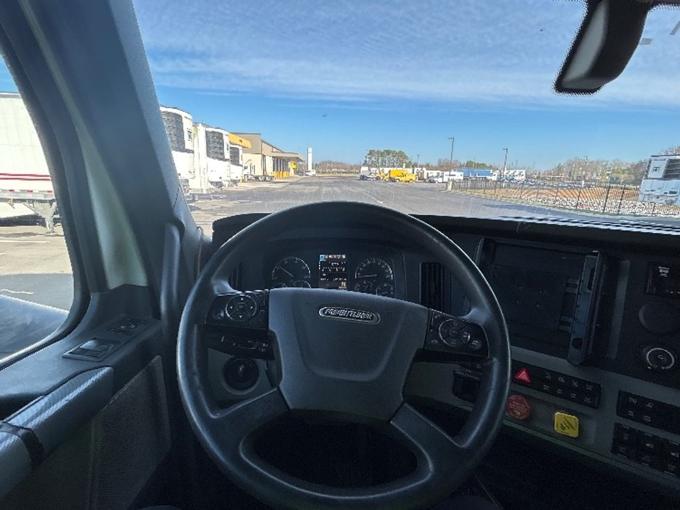 Sleeper Tractor-Heavy Duty Tractors-Freightliner-2019-T12664ST-Concord-NC-712,081\n\t\tmiles-$ 42,250 - Image 10