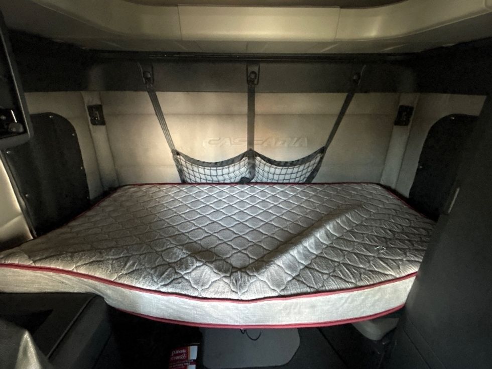 Sleeper Tractor-Heavy Duty Tractors-Freightliner-2019-T12664ST-Concord-NC-712,081\n\t\tmiles-$ 42,250 - Image 15