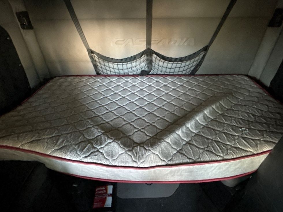 Sleeper Tractor-Heavy Duty Tractors-Freightliner-2019-T12664ST-Concord-NC-712,081\n\t\tmiles-$ 42,250 - Image 16