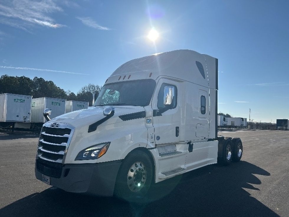 Sleeper Tractor-Heavy Duty Tractors-Freightliner-2019-T12664ST-Concord-NC-712,081\n\t\tmiles-$ 42,250 - Image 3