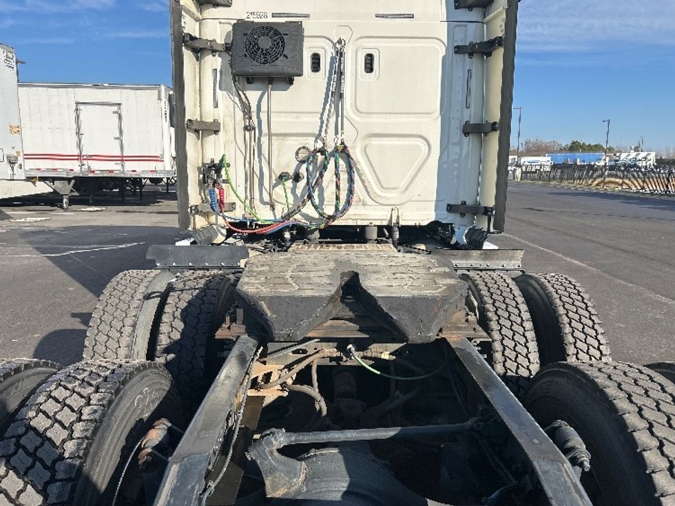 Sleeper Tractor-Heavy Duty Tractors-Freightliner-2019-T12664ST-Concord-NC-712,081\n\t\tmiles-$ 42,250 - Image 5