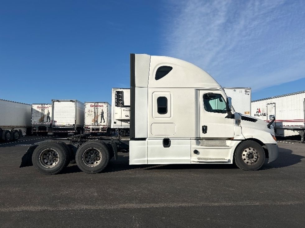 Sleeper Tractor-Heavy Duty Tractors-Freightliner-2019-T12664ST-Concord-NC-712,081\n\t\tmiles-$ 42,250 - Image 7
