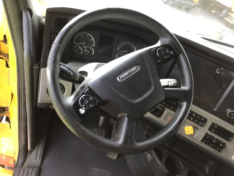 Sleeper Tractor-Heavy Duty Tractors-Freightliner-2019-T12664ST-Conway-SC-646,056\n\t\tmiles-$ 40,000 - Image 10