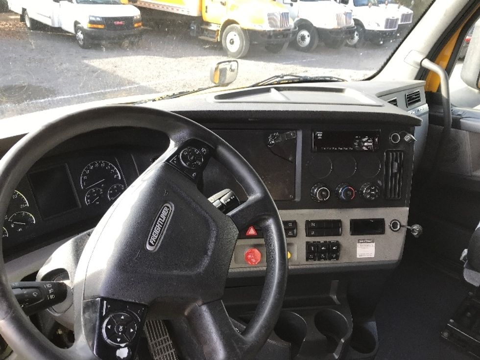 Sleeper Tractor-Heavy Duty Tractors-Freightliner-2019-T12664ST-Conway-SC-646,056\n\t\tmiles-$ 40,000 - Image 11