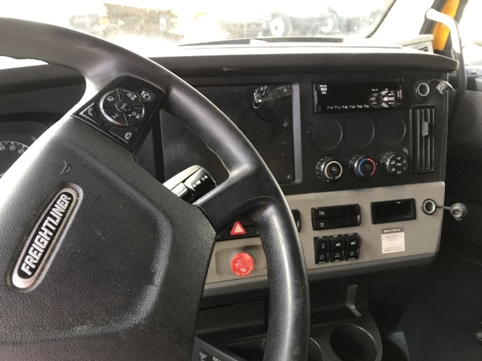 Sleeper Tractor-Heavy Duty Tractors-Freightliner-2019-T12664ST-Conway-SC-646,056\n\t\tmiles-$ 40,000 - Image 12