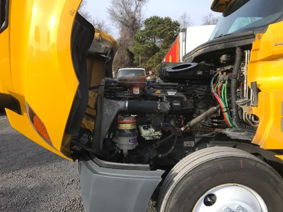 Sleeper Tractor-Heavy Duty Tractors-Freightliner-2019-T12664ST-Conway-SC-646,056\n\t\tmiles-$ 40,000 - Image 21