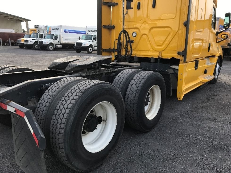 Sleeper Tractor-Heavy Duty Tractors-Freightliner-2019-T12664ST-Conway-SC-646,056\n\t\tmiles-$ 40,000 - Image 22