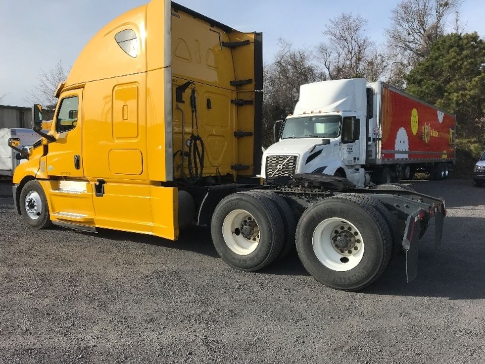 Sleeper Tractor-Heavy Duty Tractors-Freightliner-2019-T12664ST-Conway-SC-646,056\n\t\tmiles-$ 40,000 - Image 5