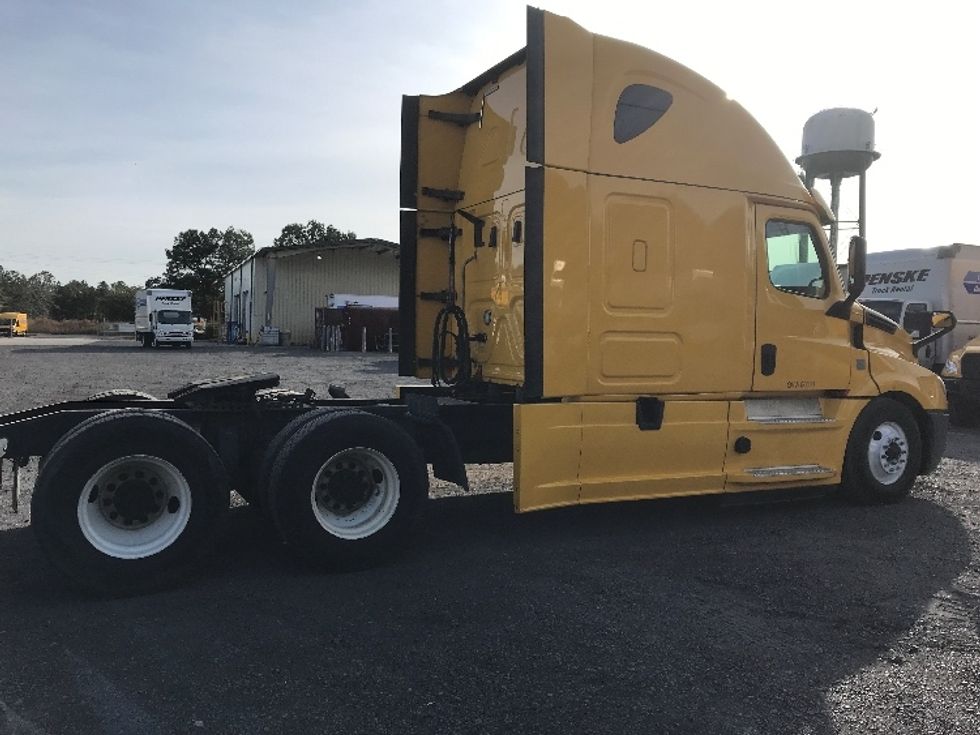 Sleeper Tractor-Heavy Duty Tractors-Freightliner-2019-T12664ST-Conway-SC-646,056\n\t\tmiles-$ 40,000 - Image 8