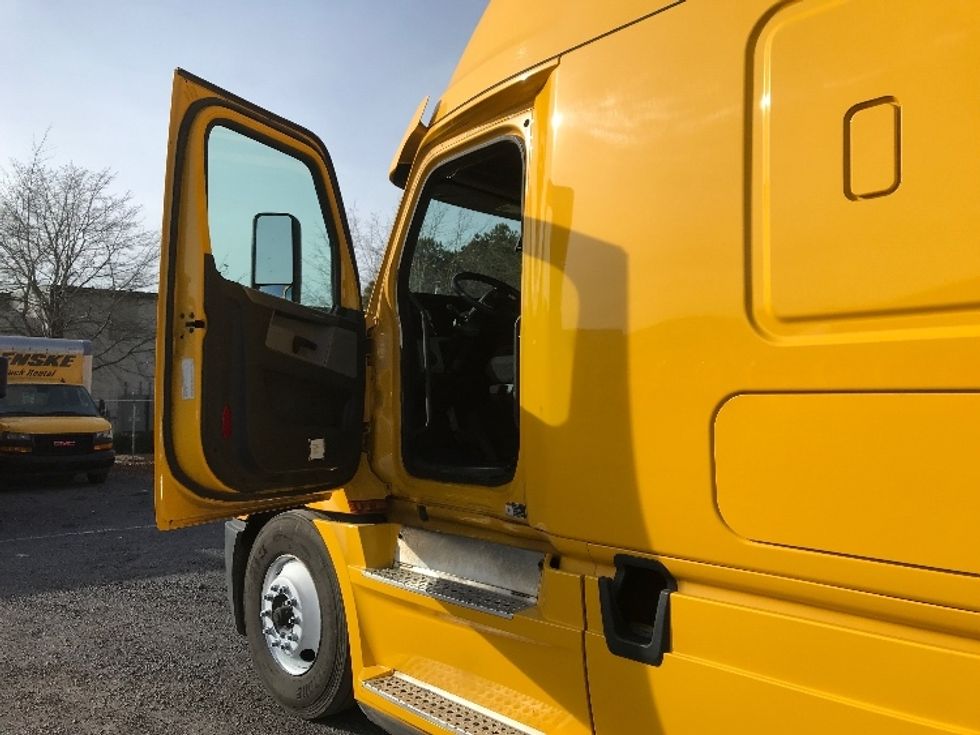 Sleeper Tractor-Heavy Duty Tractors-Freightliner-2019-T12664ST-Conway-SC-646,056\n\t\tmiles-$ 40,000 - Image 9