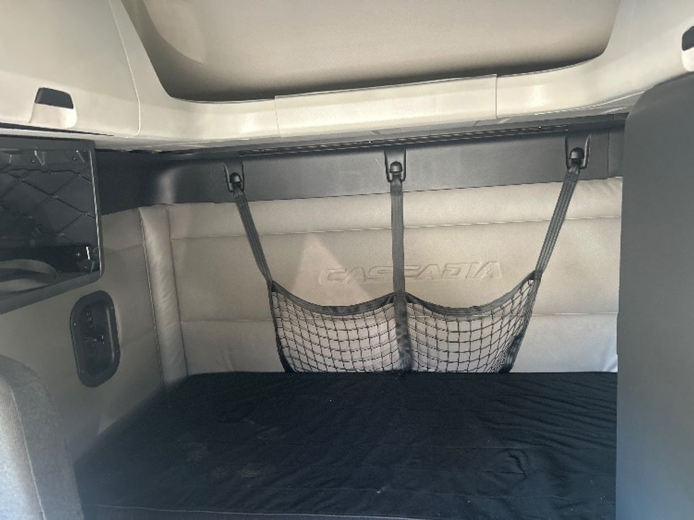 Sleeper Tractor-Heavy Duty Tractors-Freightliner-2019-T12664ST-Dalton-GA-404,196\n\t\tmiles-$ 66,500 - Image 16