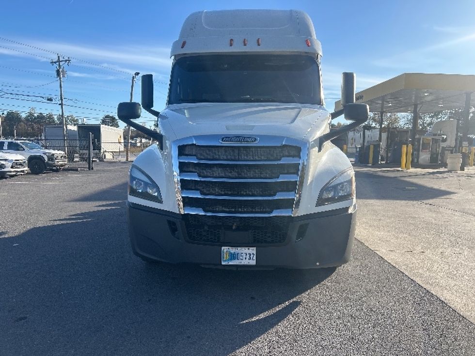 Sleeper Tractor-Heavy Duty Tractors-Freightliner-2019-T12664ST-Dalton-GA-404,196\n\t\tmiles-$ 66,500 - Image 2