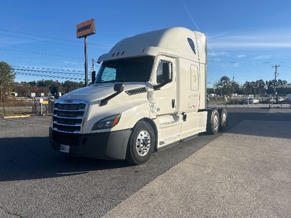 Sleeper Tractor-Heavy Duty Tractors-Freightliner-2019-T12664ST-Dalton-GA-404,196\n\t\tmiles-$ 66,500 - Image 3